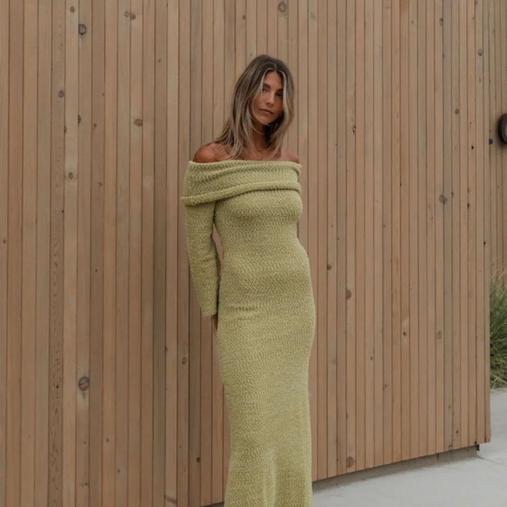 Chic Off-Shoulder Knit Dress in Light Green